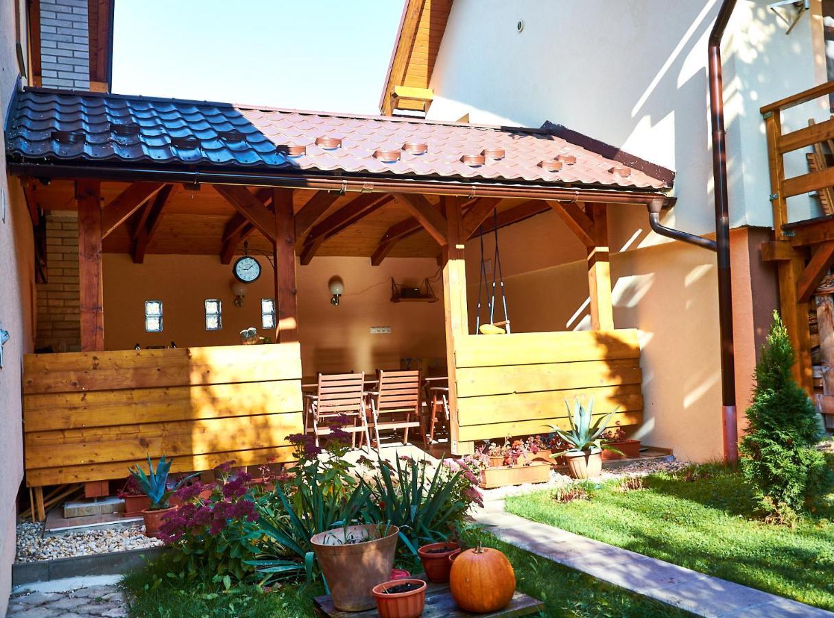Vila Rhea Vazec Екстер'єр фото