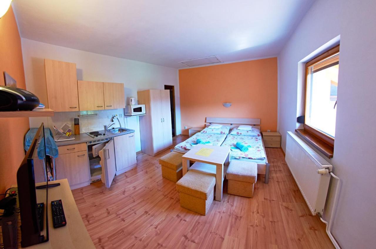 Vila Rhea Vazec Екстер'єр фото