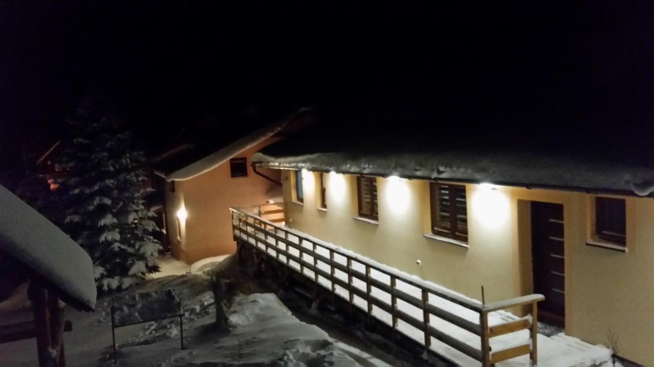 Vila Rhea Vazec Екстер'єр фото