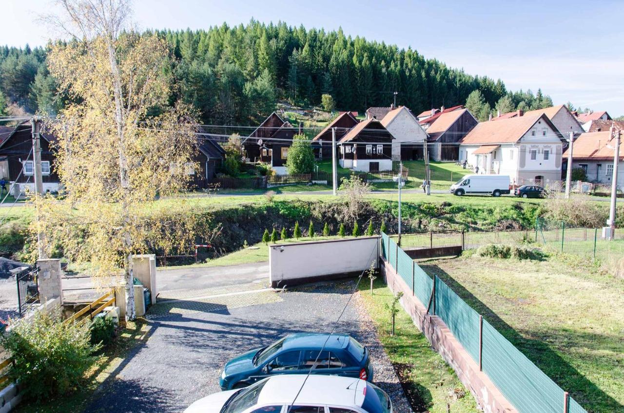 Vila Rhea Vazec Екстер'єр фото